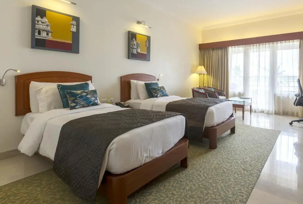 Hotel Naveen Lakeside