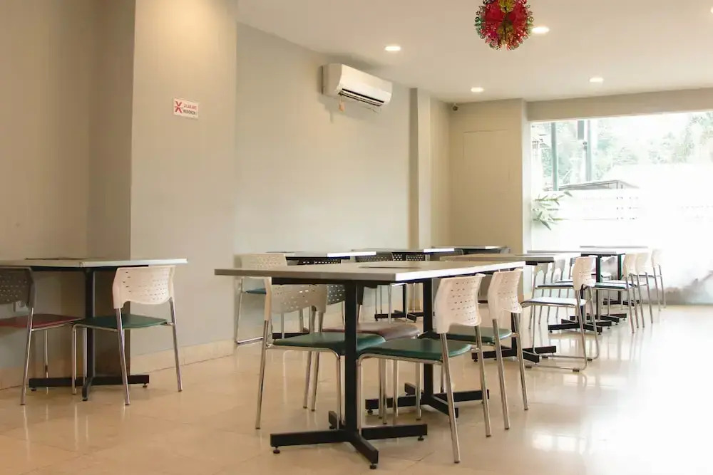 Oyo 592 Budget Hotel by the Harbour