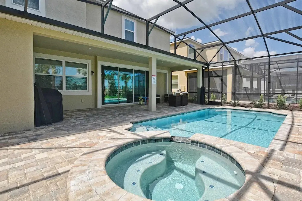 Solara 9 Bedroom House w Pool - 8100SA