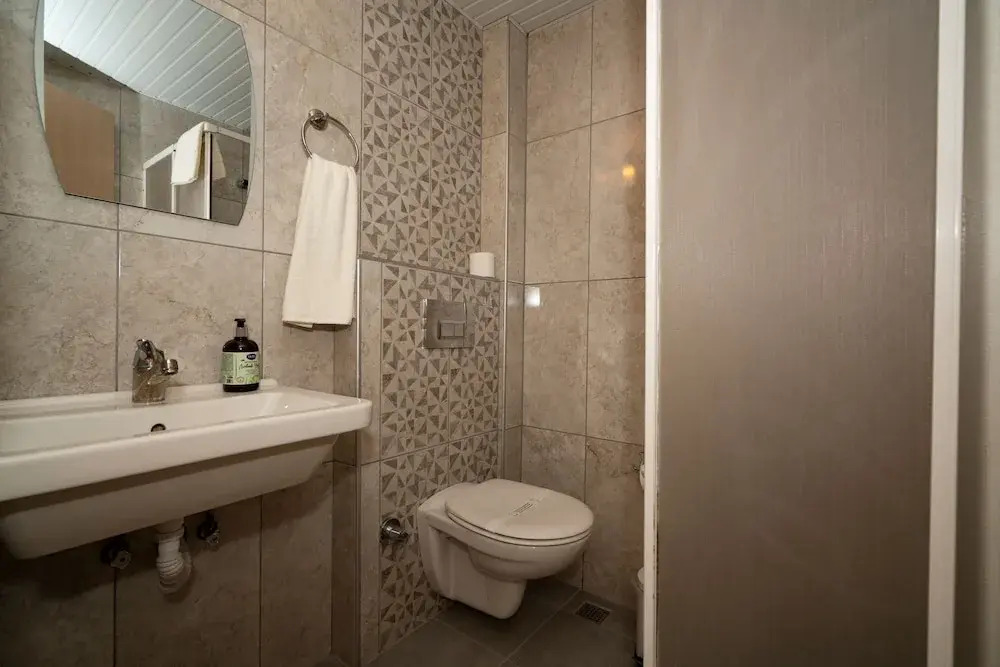Esquire Hotel & Lounge