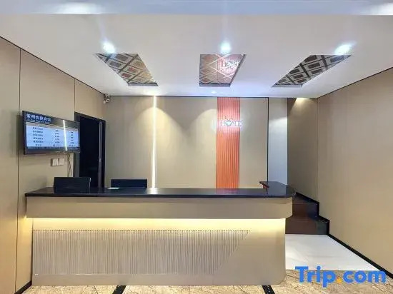 Xinyang Bauhinia Hotel