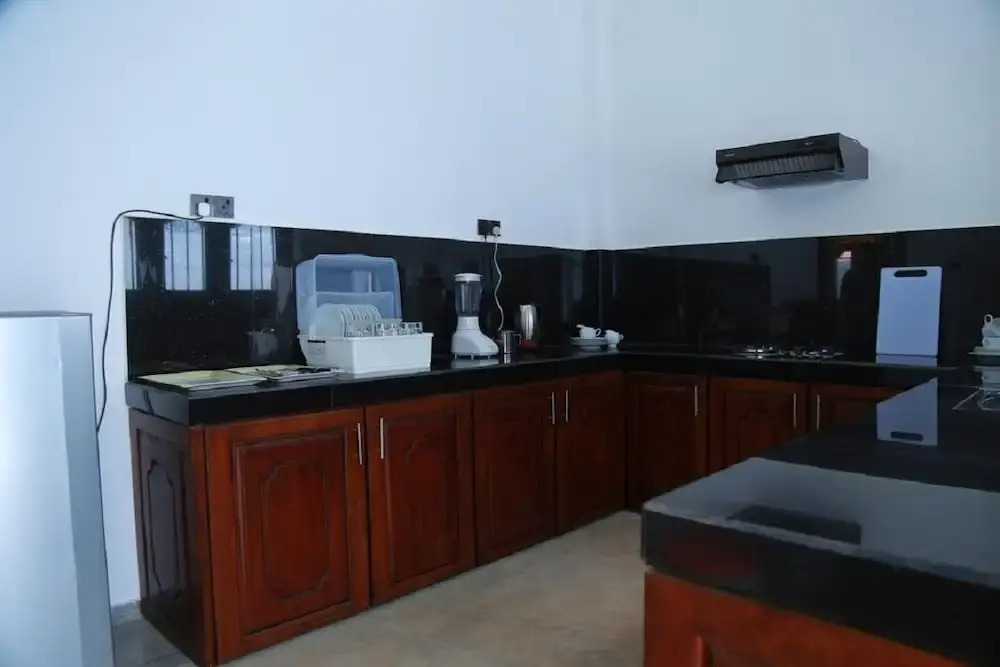 The villa has 6 bedrooms, 1 bathroom, a flat-screen Tv with satellite channels,