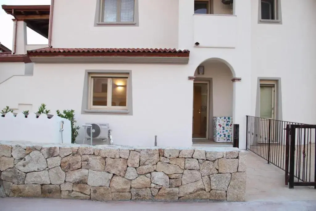 Mediterranean Sea Shell Pool House