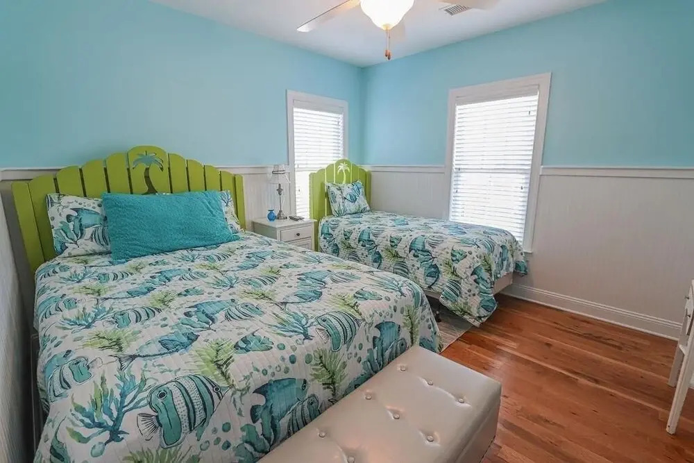 Shining Sea 5 Bedroom Home by RedAwning