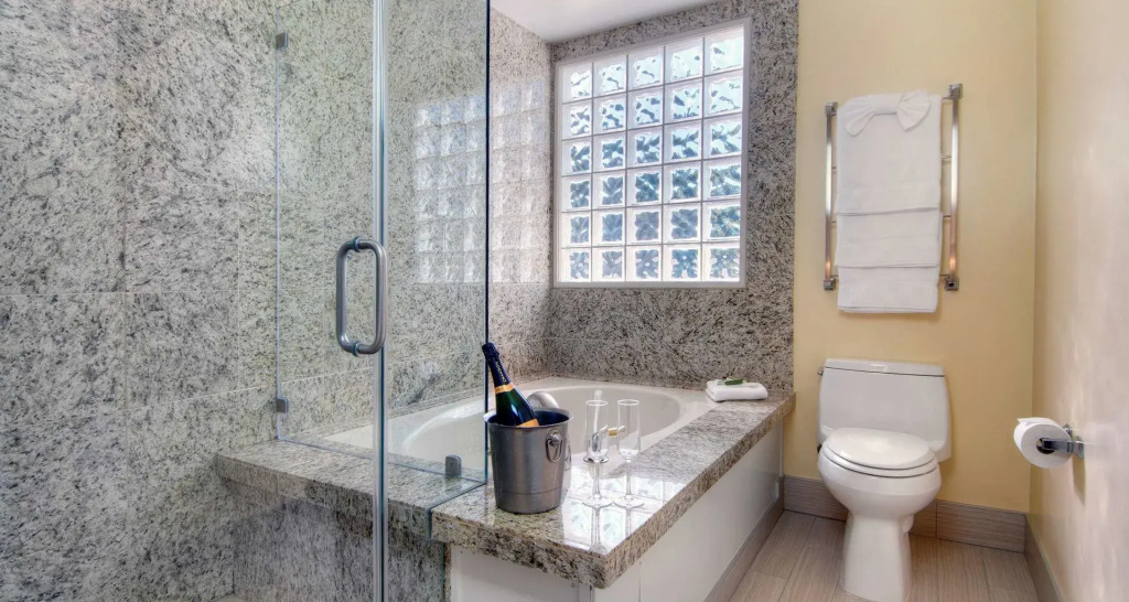 Best Western Plus Palm Court Hotel
