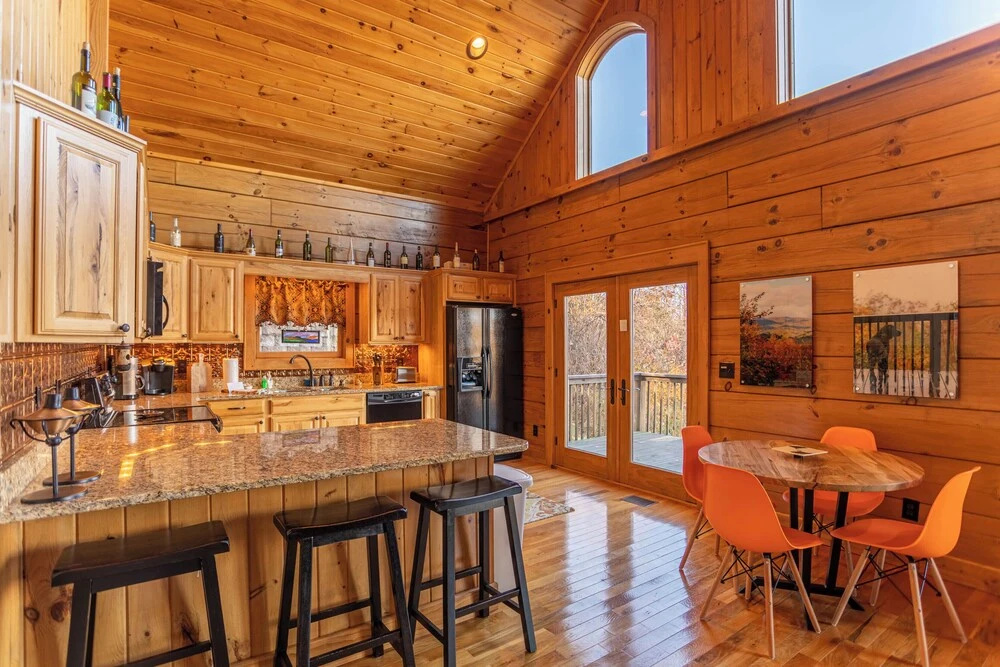 Faraway Skies Hot Tub, Total Privacy, 20 Mins to Boone