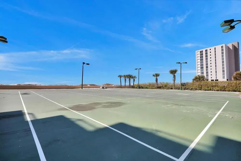 Beachfront Condo w/ View & Pool, Sleeps 8