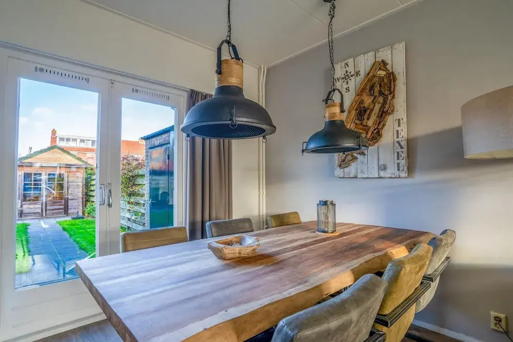 Modernly Furnished Holiday Home for 5 People in De Koog