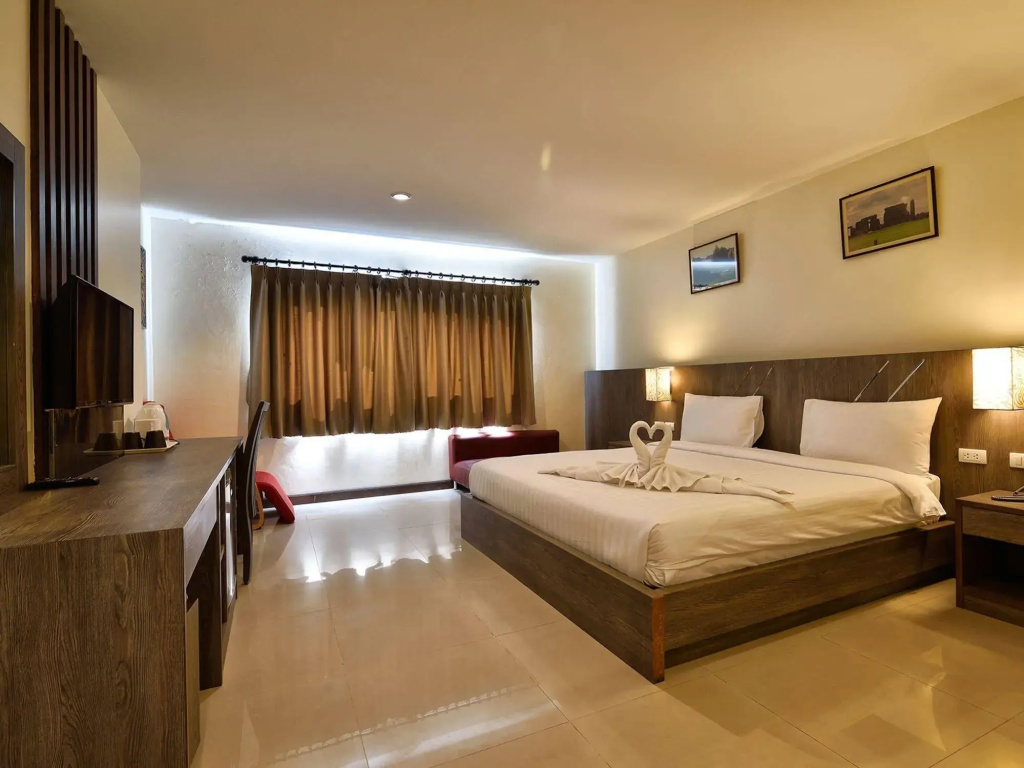 NIDA Rooms Patong Silk House