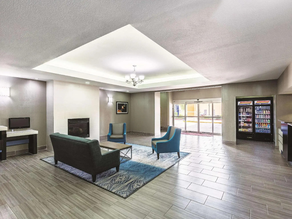 Platinum Inn & Suites Webster