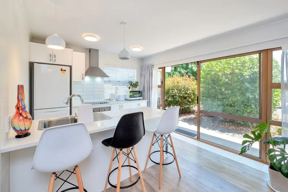 Bright 3 Bedroom near St Lukes Mall 3