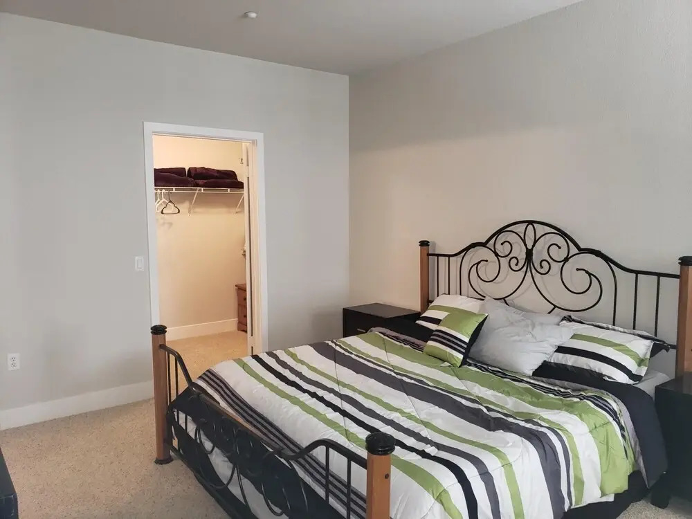 Yes it s Right 2 Suites and 3 Baths in the Heart of San Diego FB2