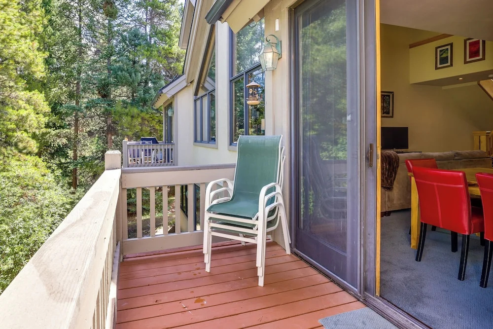 Walk to Ski Lifts: Townhome w/ Hot Tub in Keystone