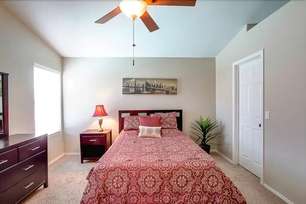 Ironwood - 3 Br home by RedAwning