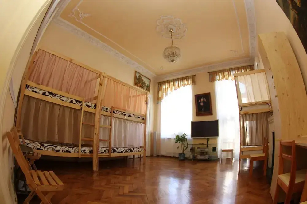 Orpheus Hostel and Apartments