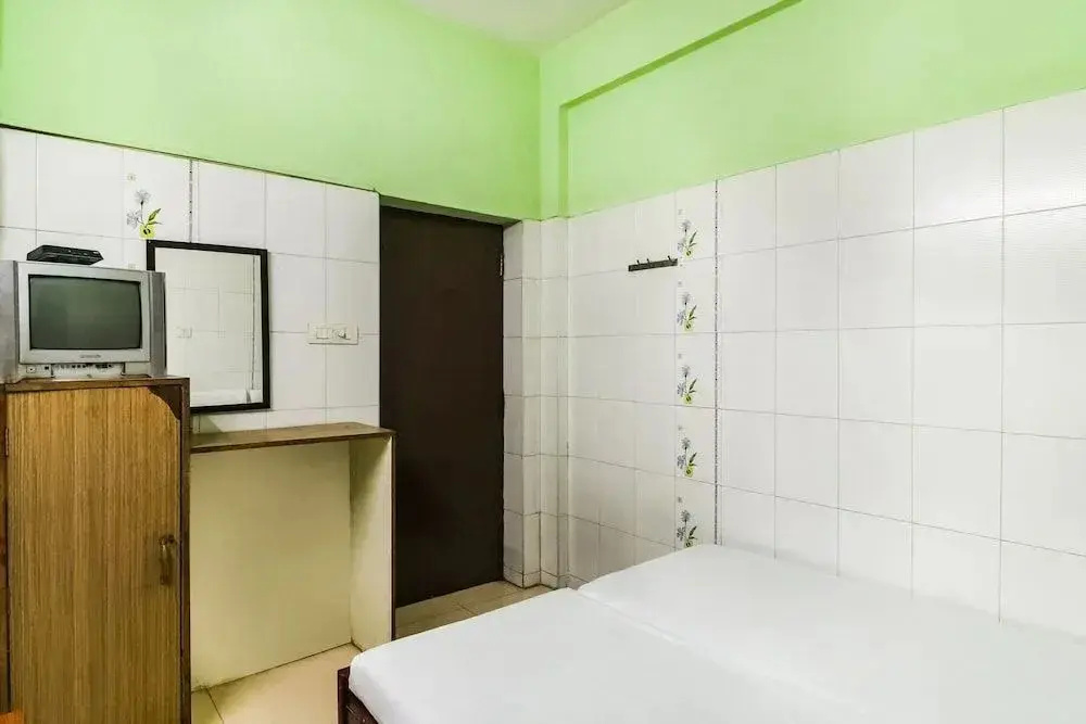 Nice Guest House by OYO Rooms