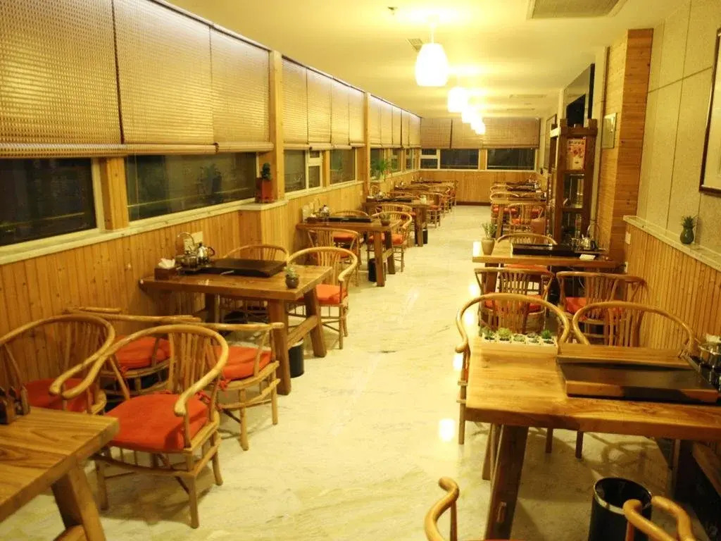 Enrichee Gloria Plaza Hotel