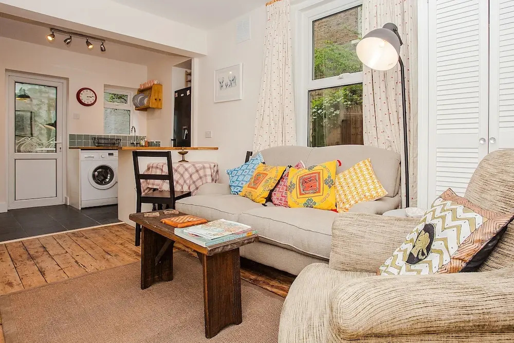 Beautiful 2 Bedroom Garden Apartment