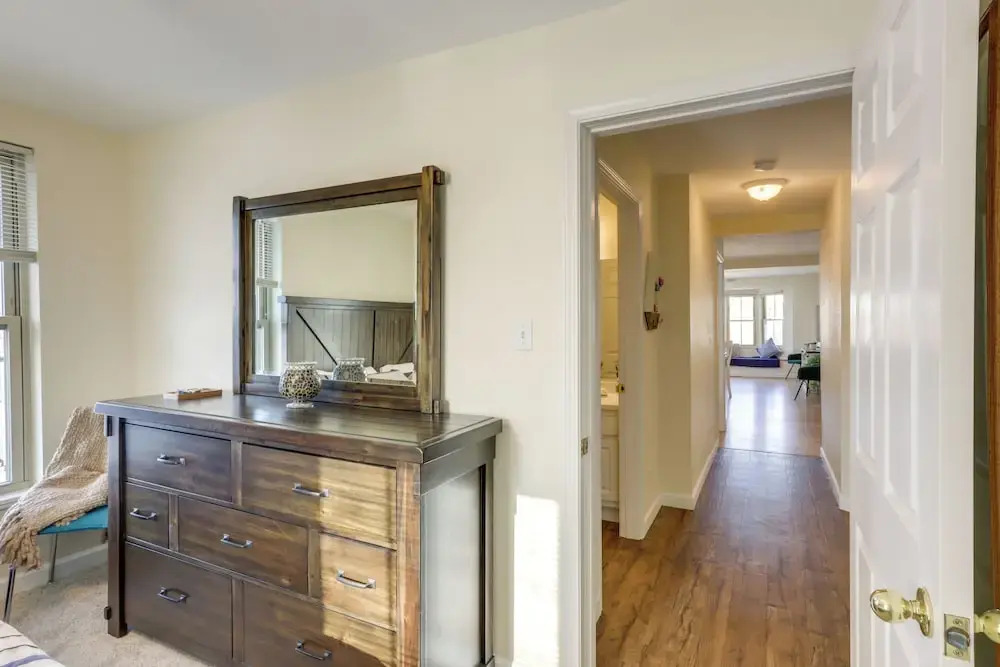 Cozy Delafield Apartment - Walk to Lake!