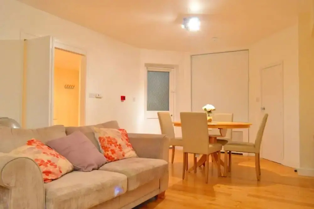 Central , Tube Very Close, 1 Bed