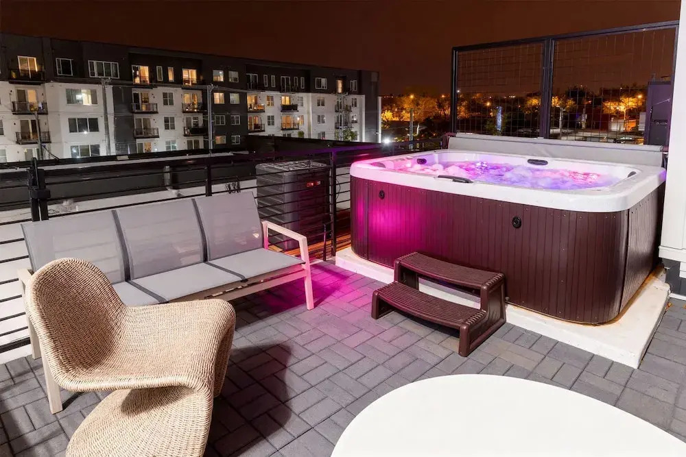Luxe 4BR Retreat With Hot Tub Skyline Deck