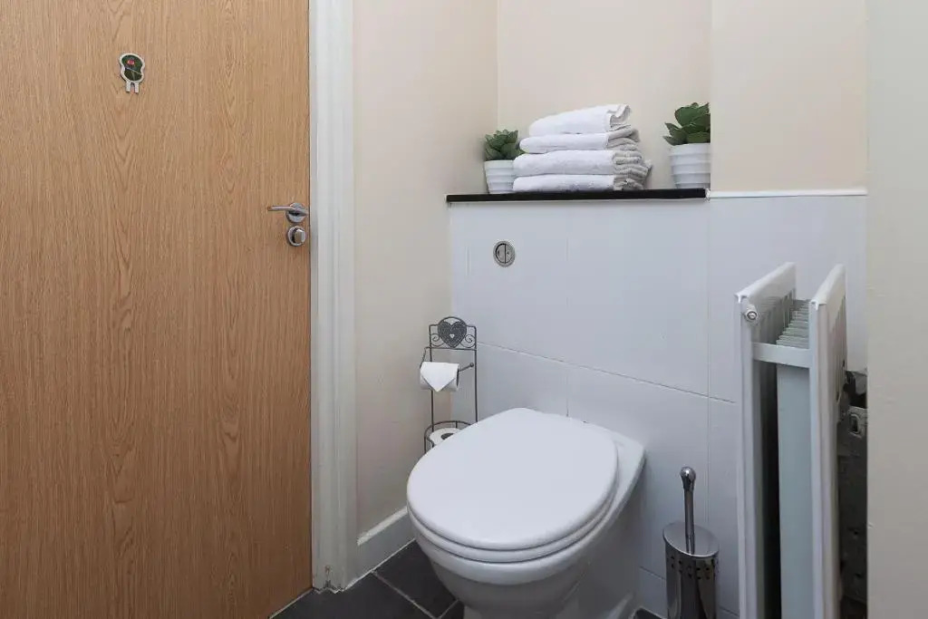 2 Bedroom 2 Bathroom Apartment in Central Milton Keynes with Free Parking and Smart TV - Contractors, Relocation, Business Travellers