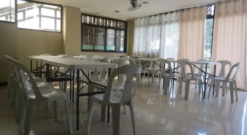Makabata Guesthouse & Cafe
