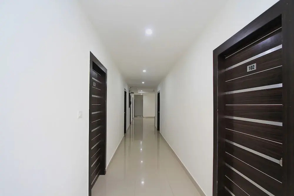 OYO 4733 Champion Residency
