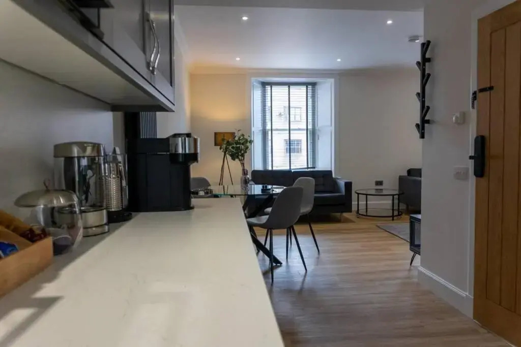9 Argyle Square - Stylish 2 Bedroom Apartment