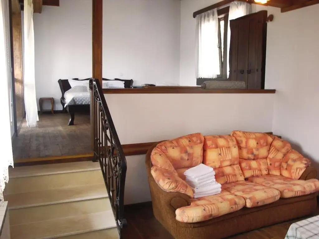 Guest House Black Lom