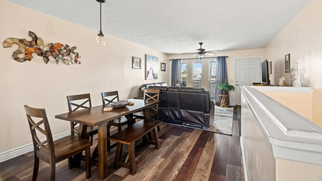 D's Beach Retreat - 2 bedroom townhome in front of Schooners with gulf views & private hot tub!