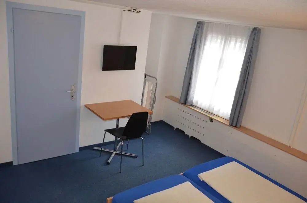 Hirschen Backpacker-Hotel & Pub