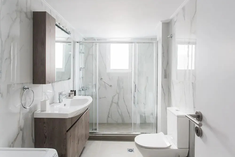 Spacious & Airy 1 Bedroom Apartment near HELEXPO