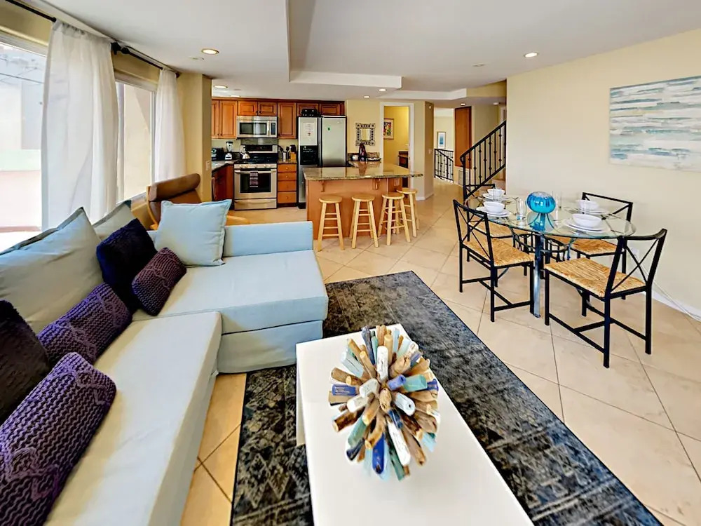 3br W/ Garage & Rooftop Deck - 1 Block To Beach 3 Bedroom Townhouse