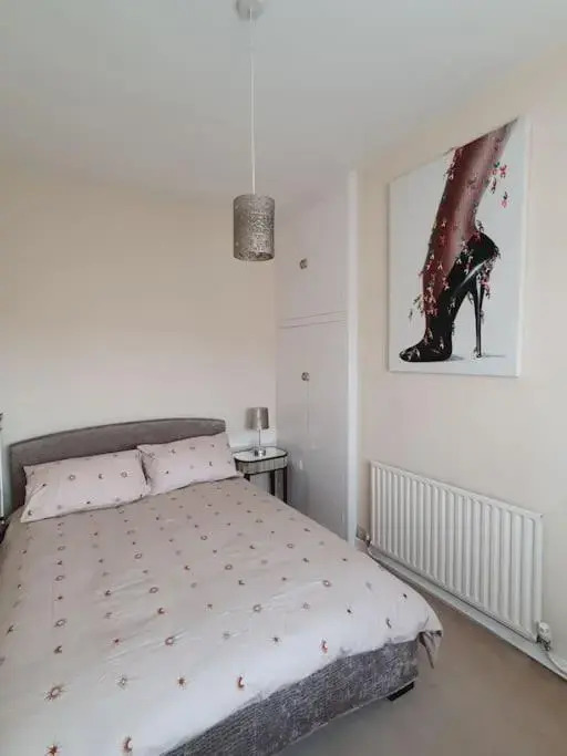 Polly's Place - A lovely 3 bed flat, near to beach with free parking
