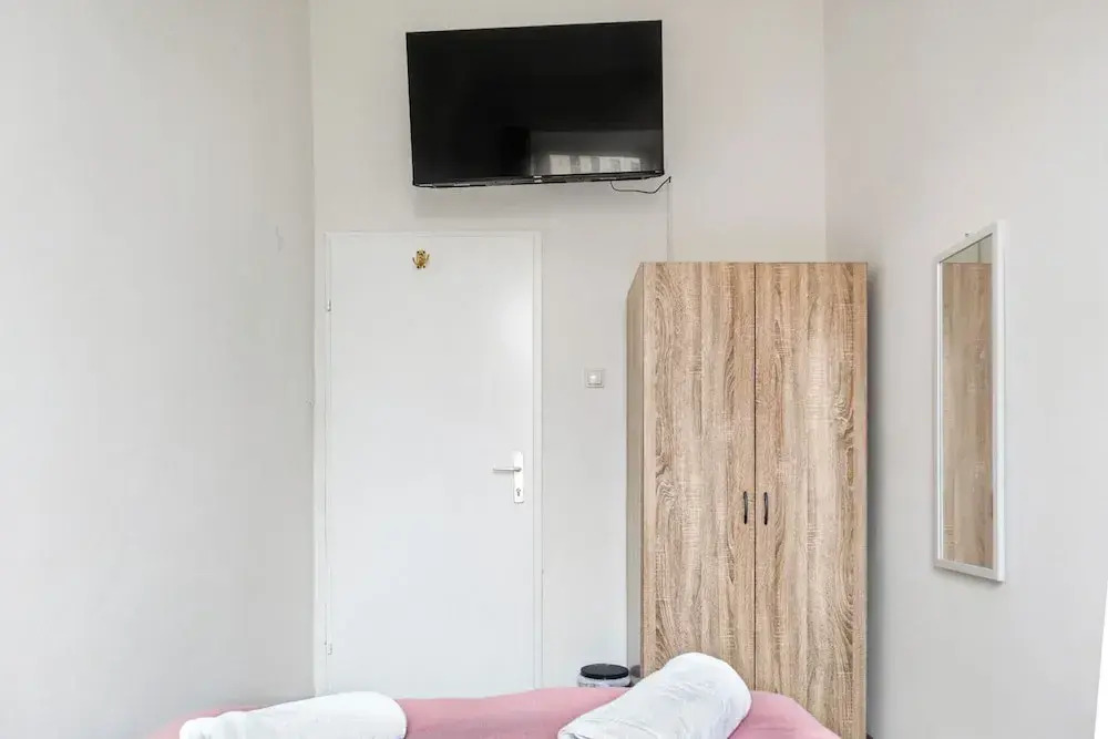 Cozy Room Shared Apt Millennium Tower