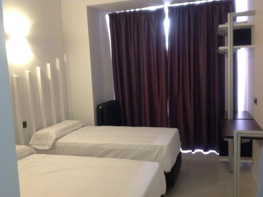 Hostal Gran Via 44