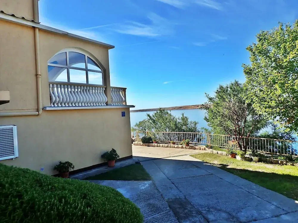2-br Seaview Apartment in Baric Draga