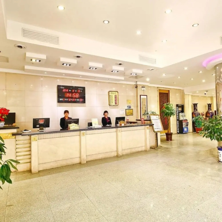 Huachen Hotel (Xi'an Bell Tower East Street Mingchengqiang)