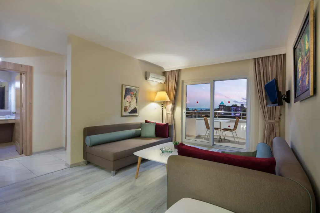 Royal Garden Beach Hotel