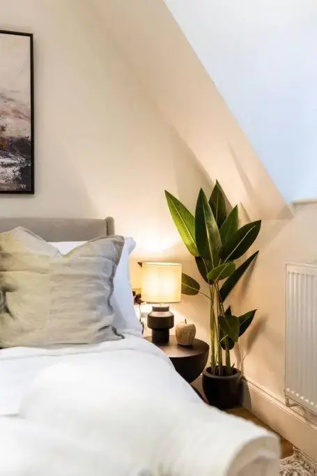 Stunning 2-bed Riverside Luxury Home with Free Parking for Small Car