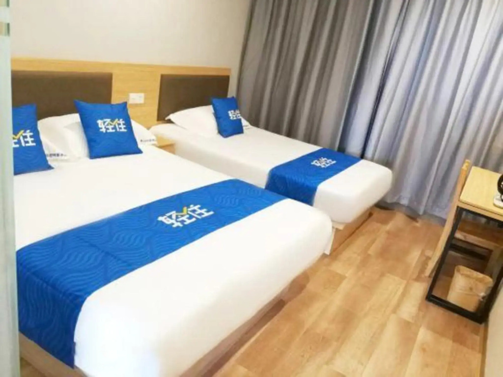 Qingzhu Yuexiang Hotel (Shanghai East Huancheng Road Metro Station)
