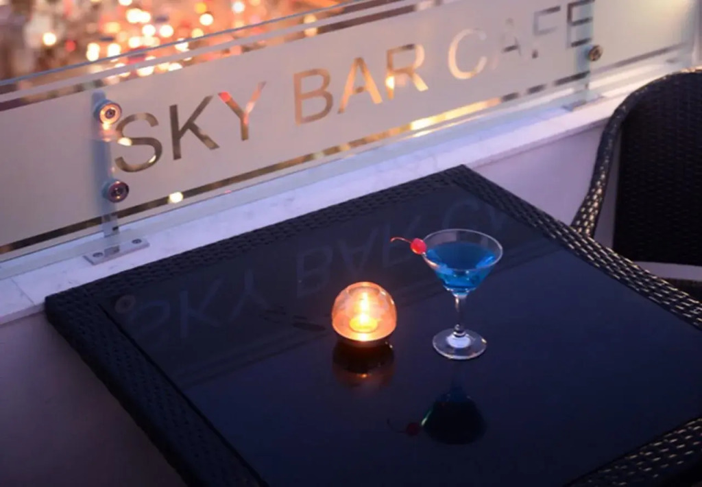 Victor Metropolis Hotel & Rooftop Bar