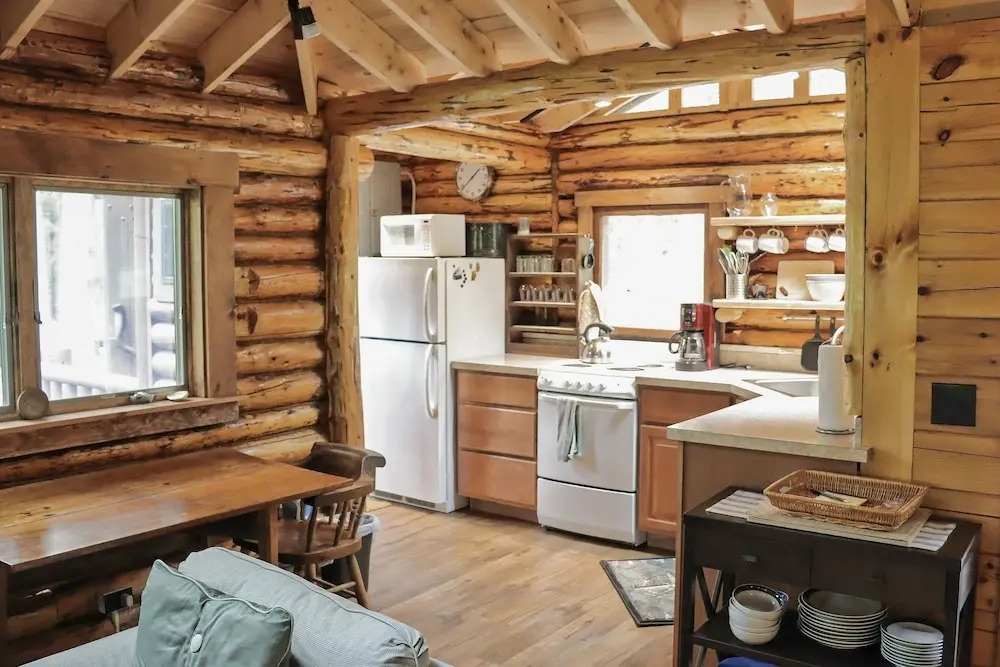 Sprucewood Cabin - 2 Br cabin by RedAwning