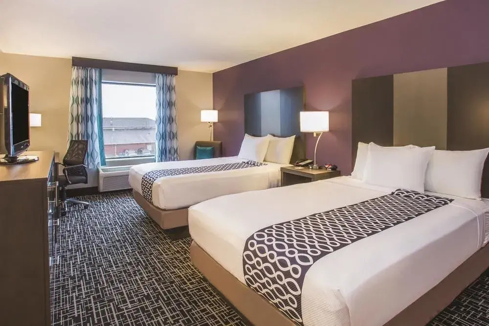 La Quinta Inn & Suits by Wyndham Pontoon Beach IL