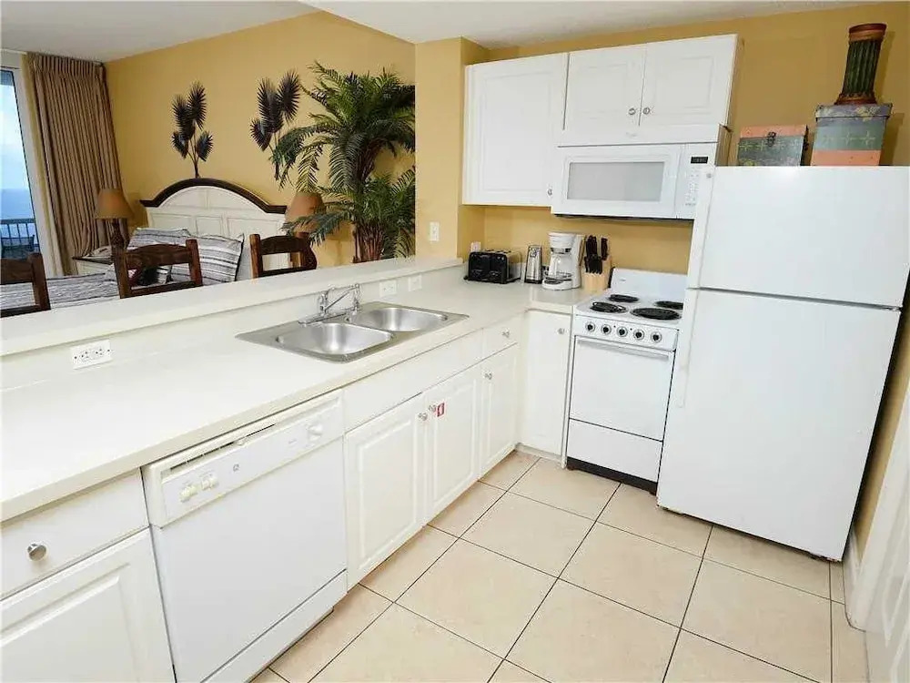 Majestic 1708 West Tower I - Studio Condo
