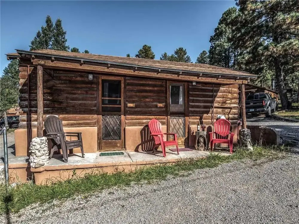 Apache Village 1, Queen Bed, Midtown, Pet Friendly, Sleeps 2