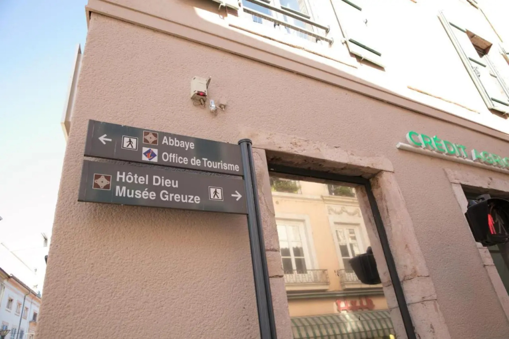Spacieux Appartement, A-Mi-Chemin, Au Coeur de Tournus