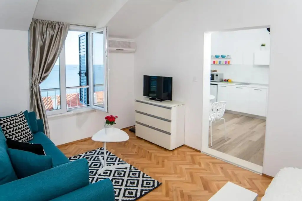 Apartment Seven