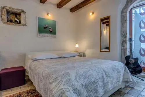 Guesthouse F